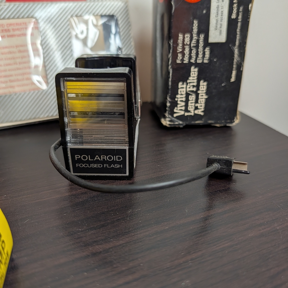 Vintage Camera Accessories Lot- Minolta, Ricoh Wireless Shutter, Polaroid, Flash - Picture 5 of 9